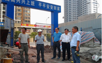 张龙义董事长视察慰问云顶集团官网燃气股份有限公司办公大楼建设基地